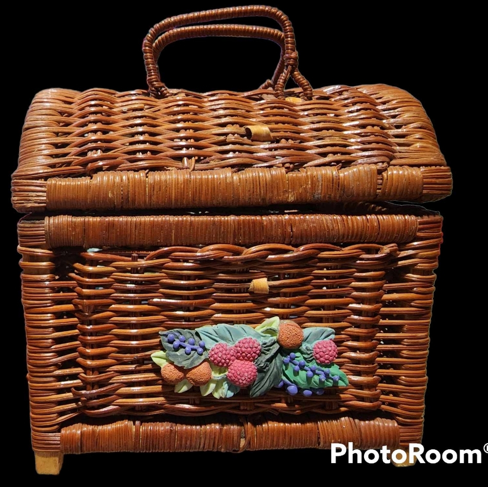 Vintage Wicker Basket Purse Trunk Style, Fruit Embelishment 6"x6"x4" Double Hand